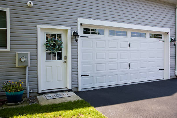 24/7 Emergency Garage Door Panel Replacement experts in Charlestown, IN